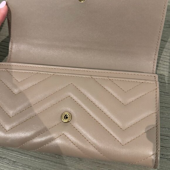 GUCCI Dusty Rose Leather Wallet with Gold Detail - Picture 6 of 8